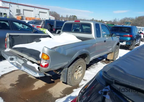 2001 Toyota Tacoma из США, поврежденный, VIN 5TEWM72N91Z785426